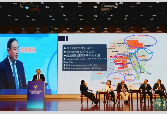 Mr. QIANG Xiao'an presents the cross-border industrial parks of Belt&Road
