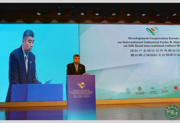 Mr. CHEN Zhou, Vice-Chairman of CCPIT, delivers a speech